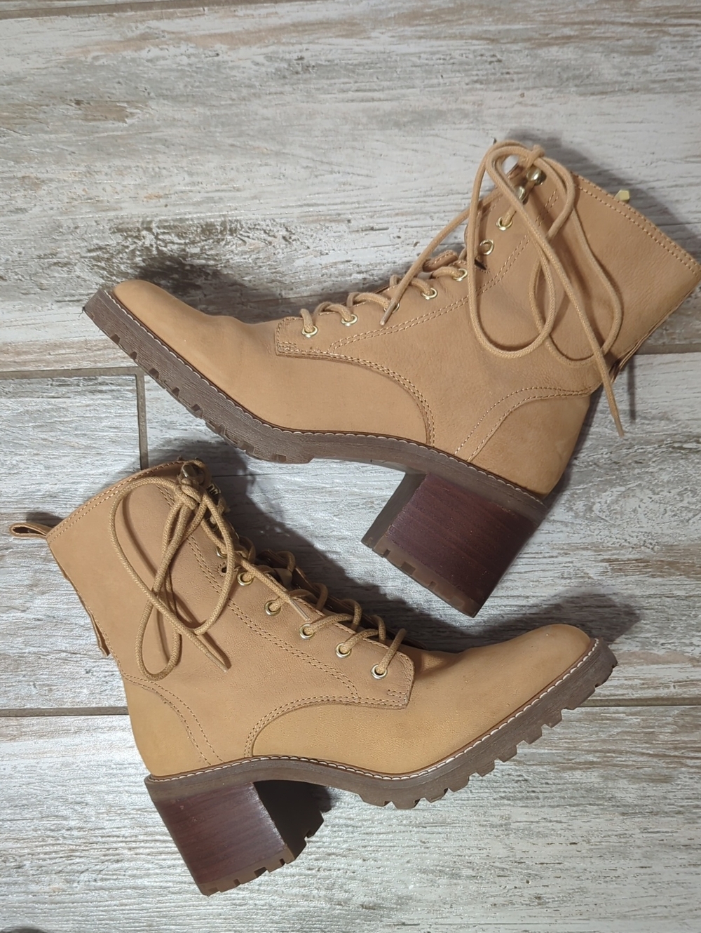 Crown Vintage Yuliana Lug Sole Combat Boots Tan Size 9 Stacked Heel
